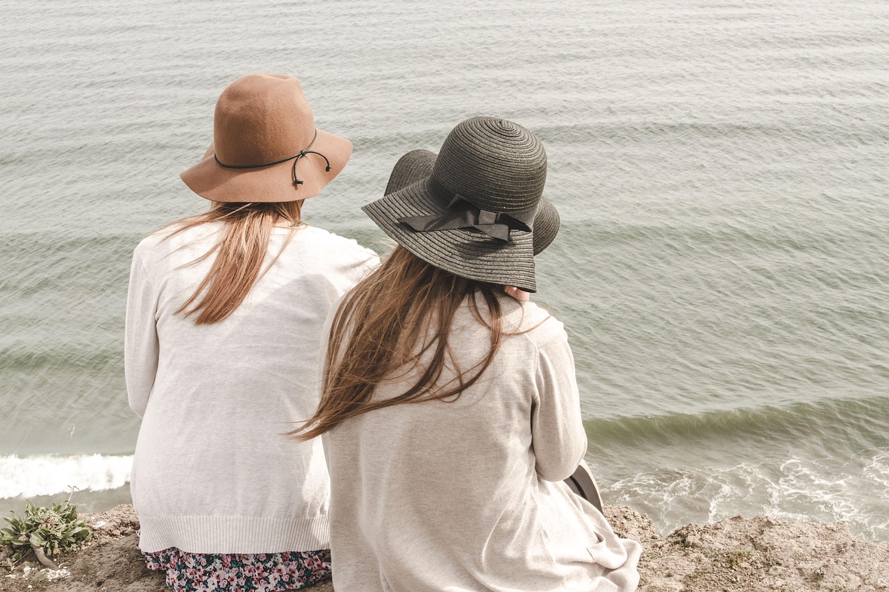 beach, hats, nature, women, pair, couple, fashion, style, stylish, backs, young women, shore, seashore, friendship, girl friends, ocean, outdoors, people, sand, sea, water, friends